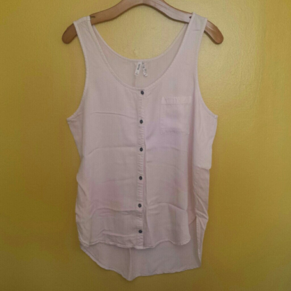 Mudd sleeveless button down blouse